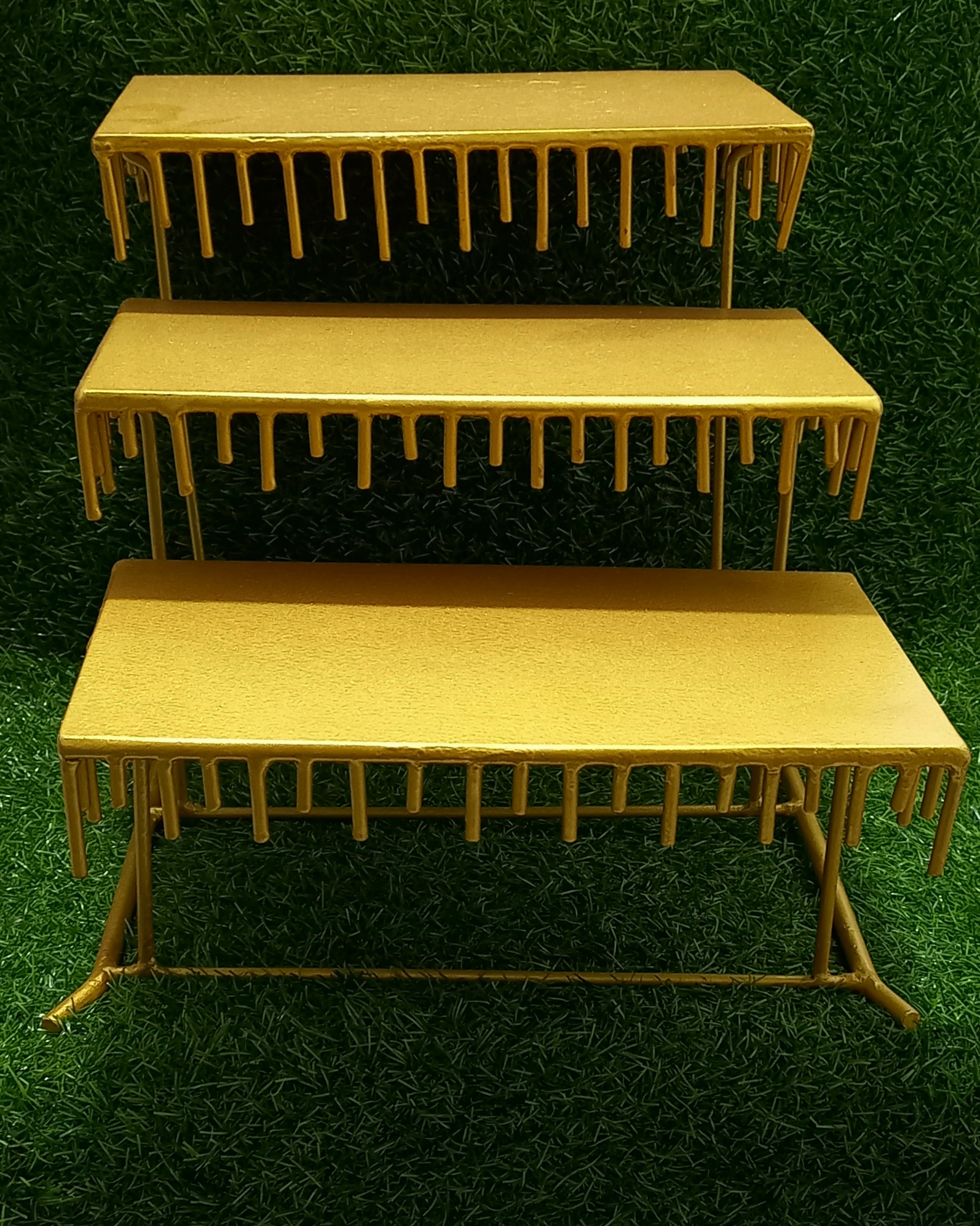 H 12 W 14 ( full set)
L 12 W 6.5 ( Individual Platter Size)