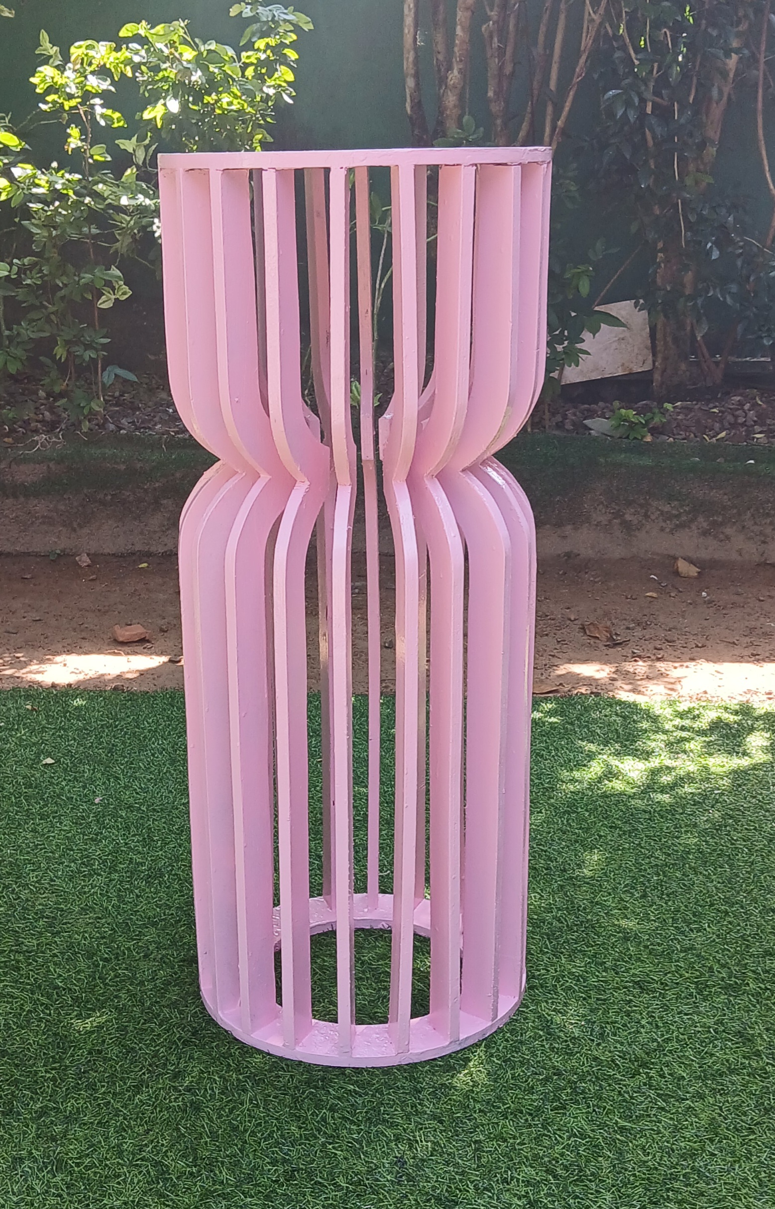 Height :  36 inches
Diameter : 15 inches