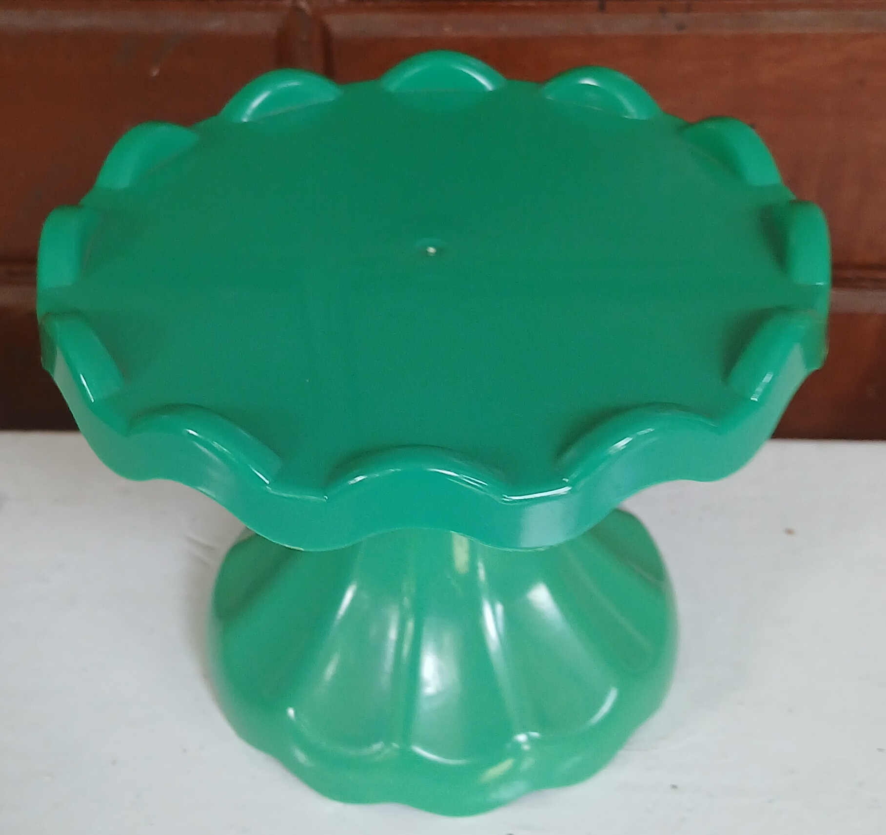 Plastic Scallop Stands Mini Dark Green Cake Stand