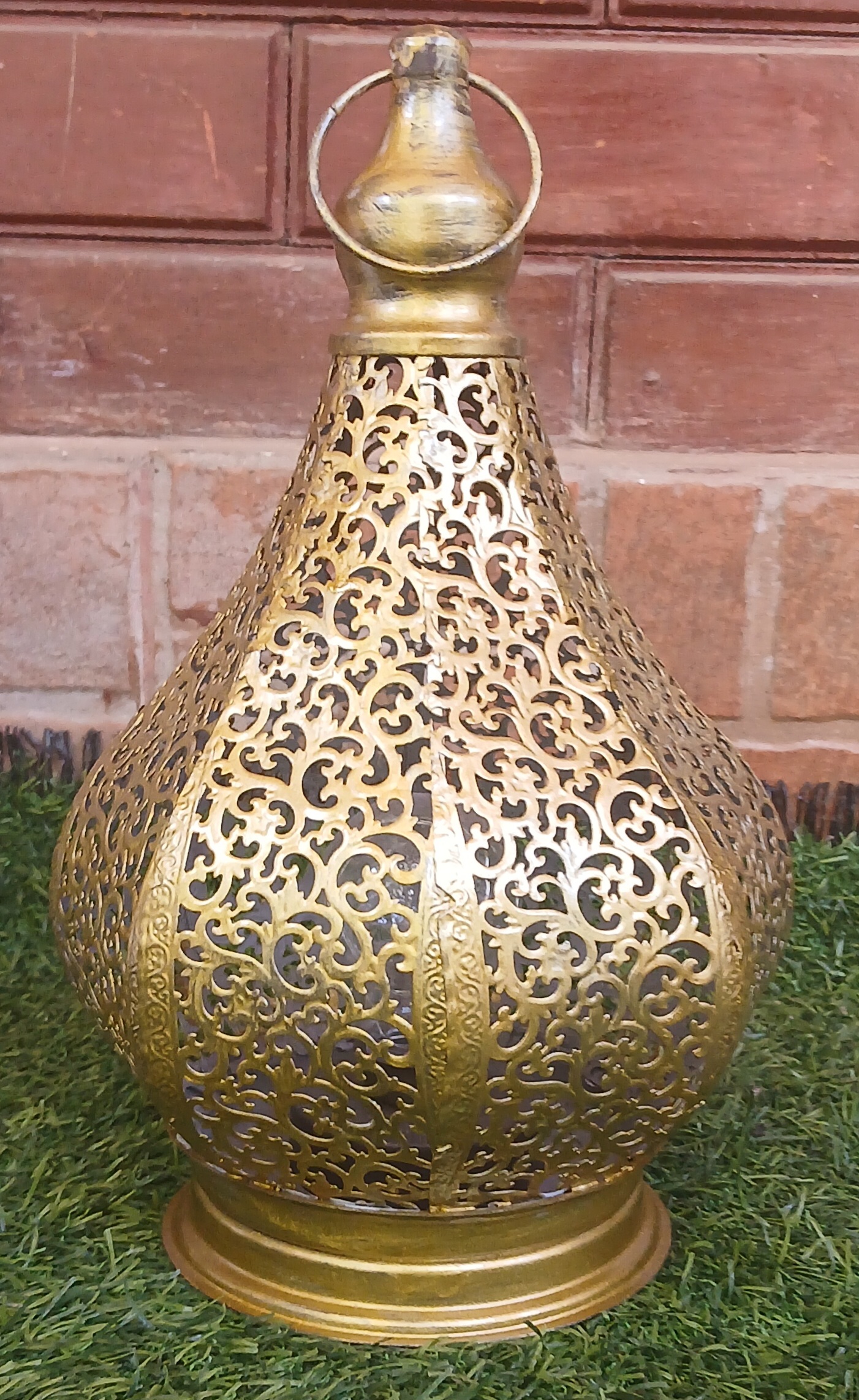 Circumference ; 21 Inches 
Heigth ; 12 Inches