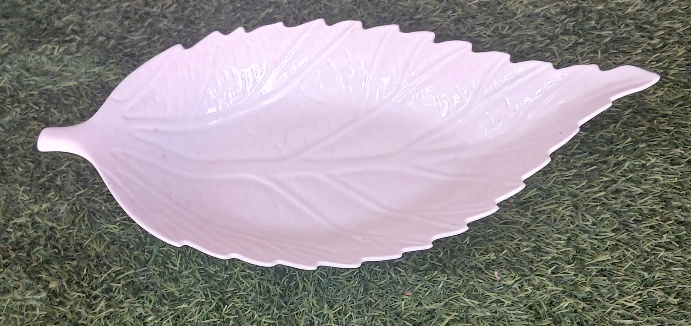 Leaf Platter White - Ceramic