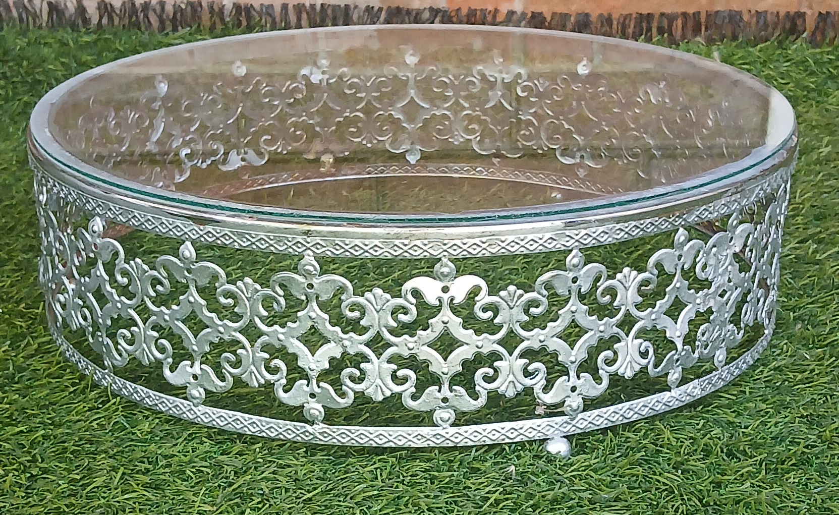 Diameter : 14 Inches
Height : 3.5 Inches