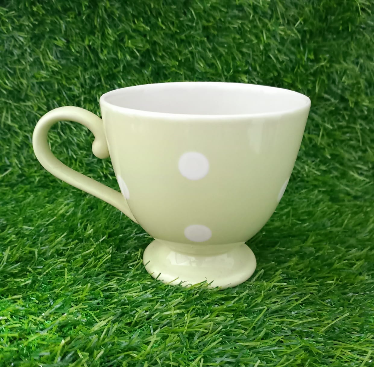 Diameter : 4.5 Inch 
Height      : 4 Inch