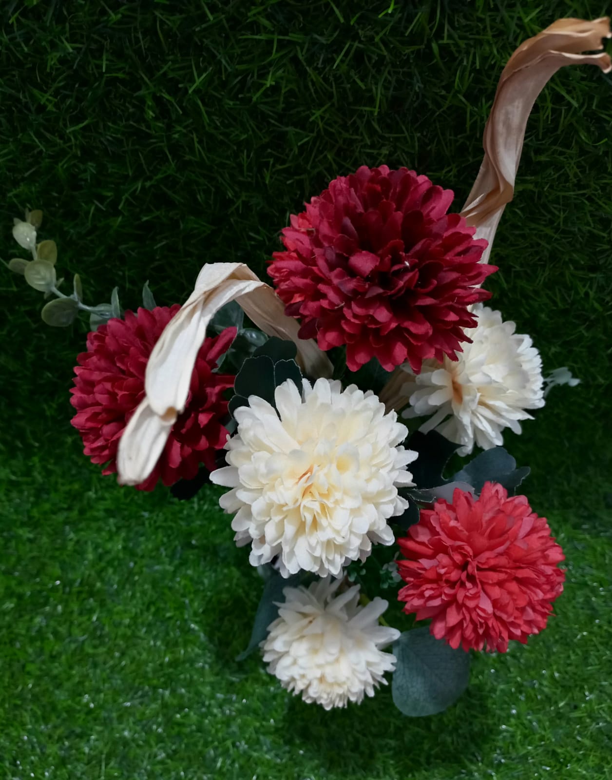 Red white flowers