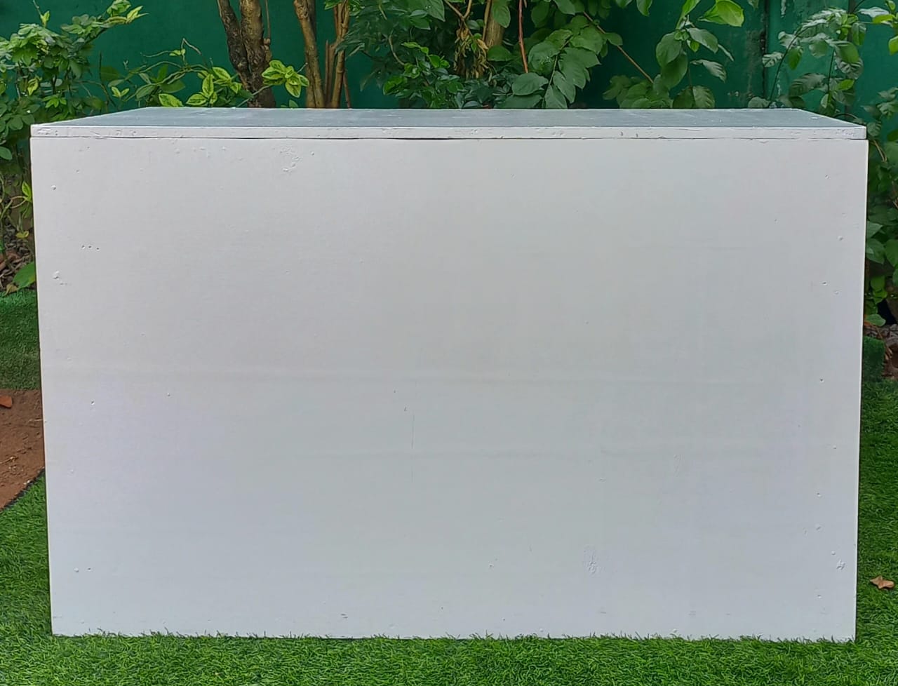 Table top 2 feet  (25 inches) by 4 feet (47 inches) 
Height : 30 inches