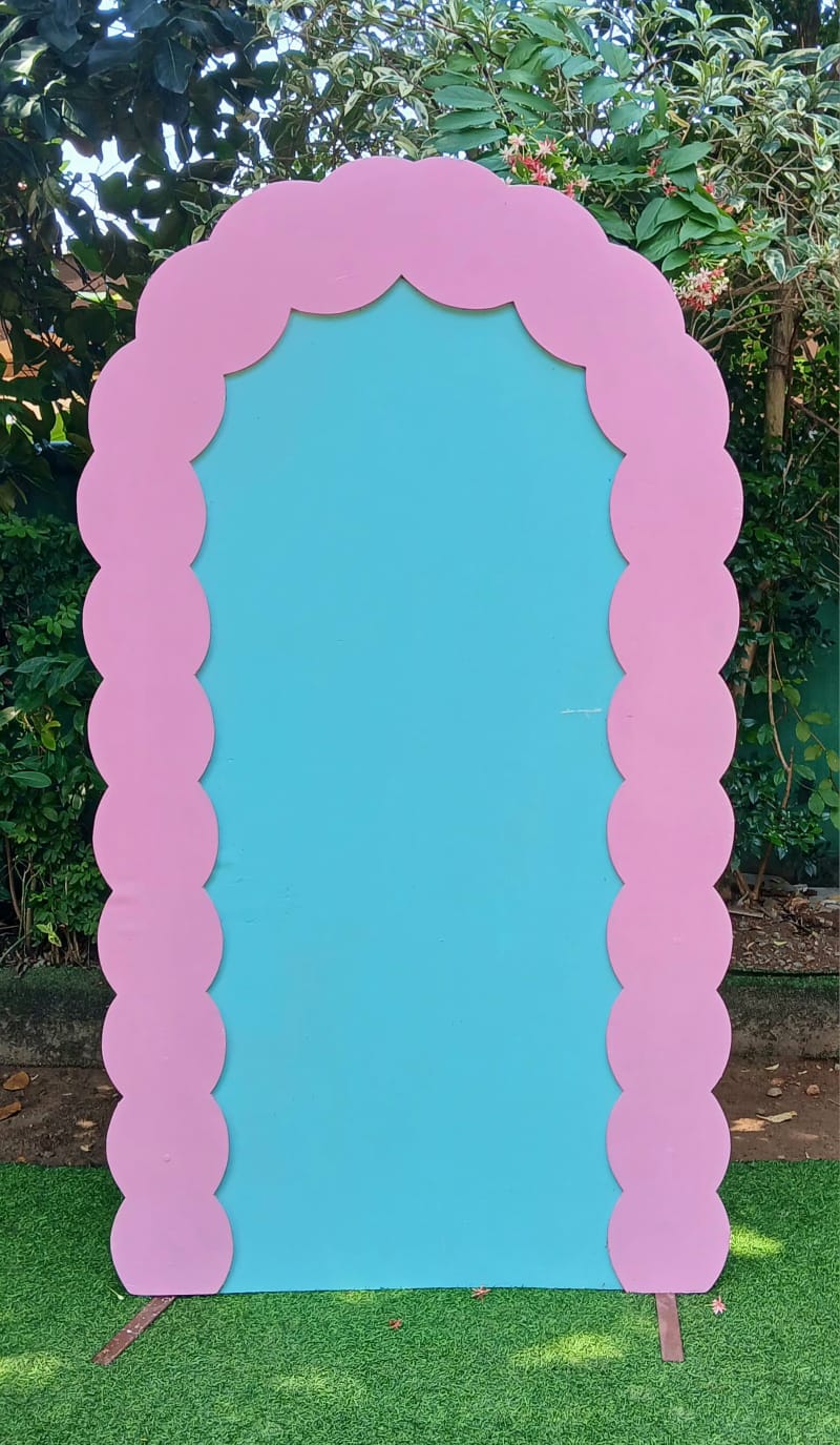 Height : 7 Feet
Width : 4 Feet