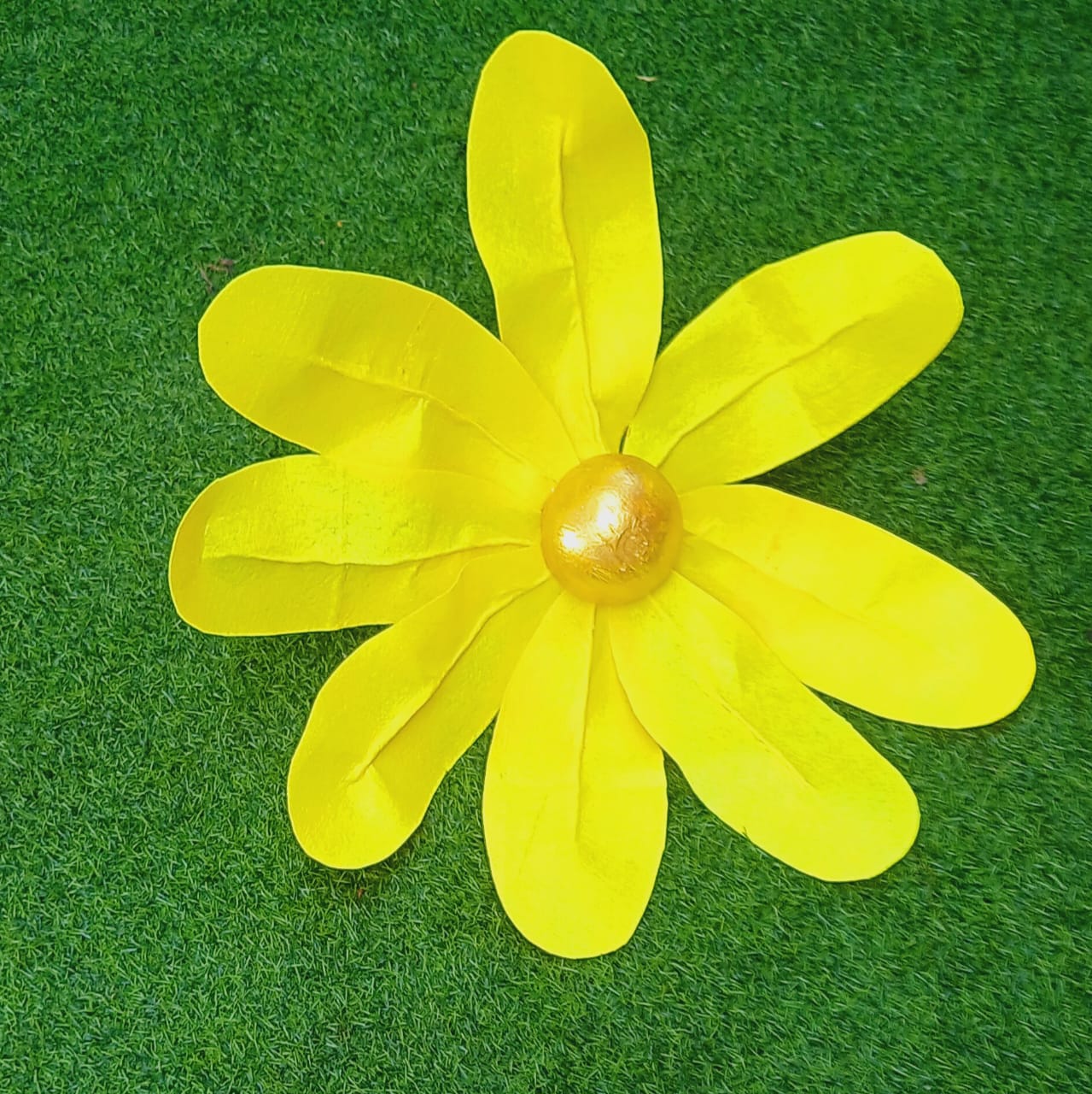 Light Yellow Paper Flowers - Large ( WithOut Support )