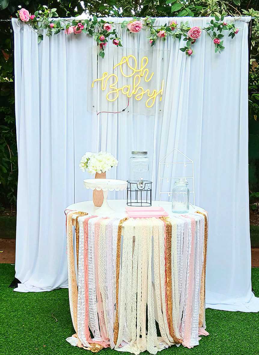 Baby Shower SetUp / White / Flower / Pink / Gender Reveal