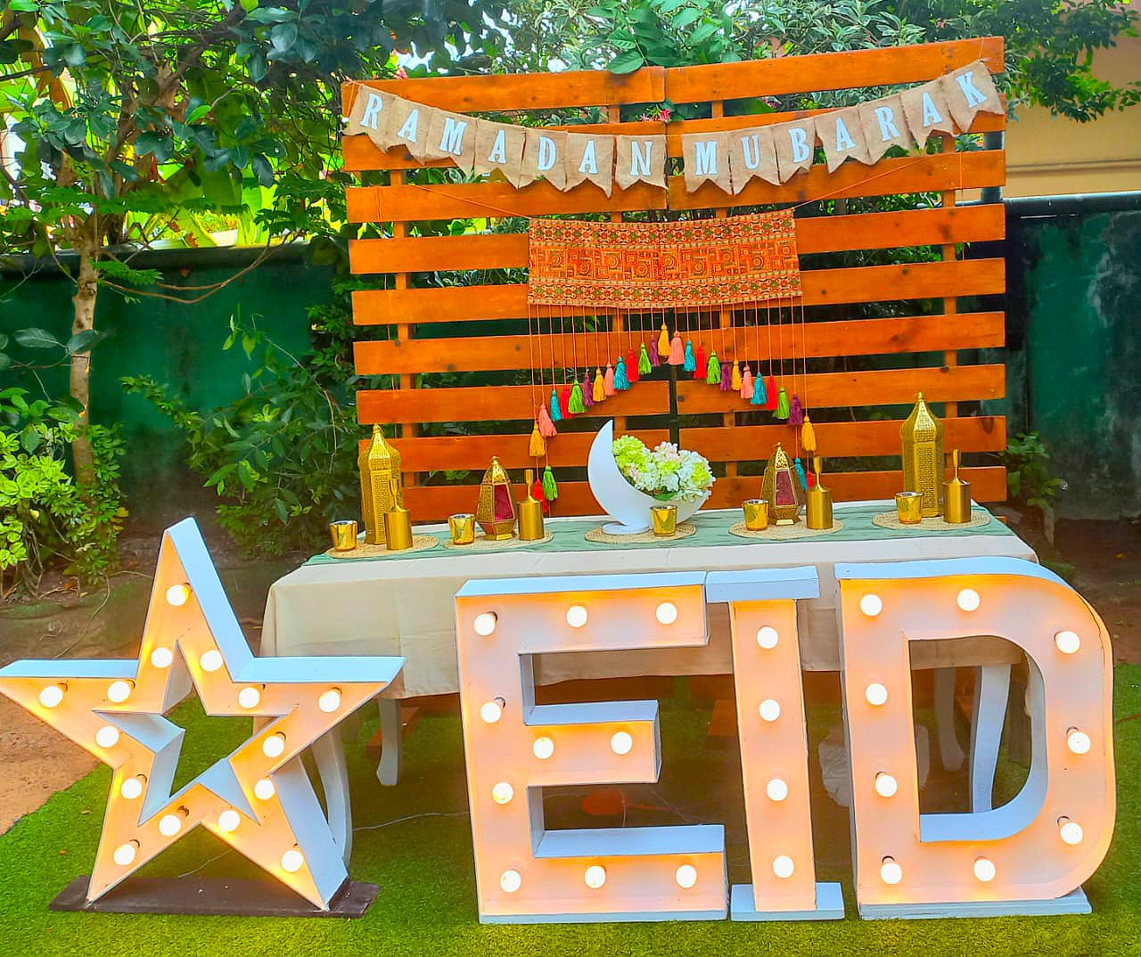 EID SetUp 25 / Gold / Wooden / Pallet / Ramadan / White