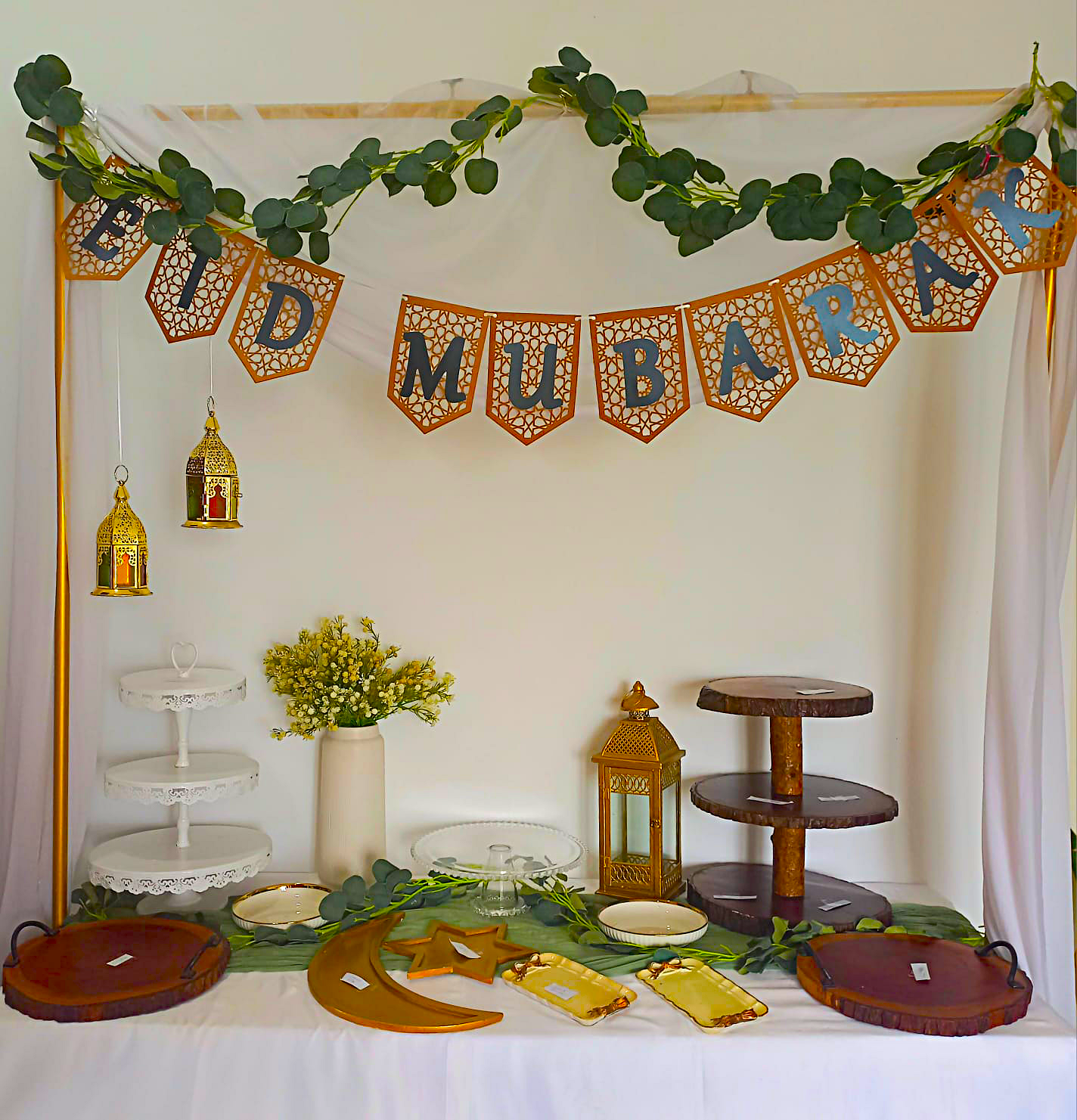 EID SetUp / White / Gold / Wooden