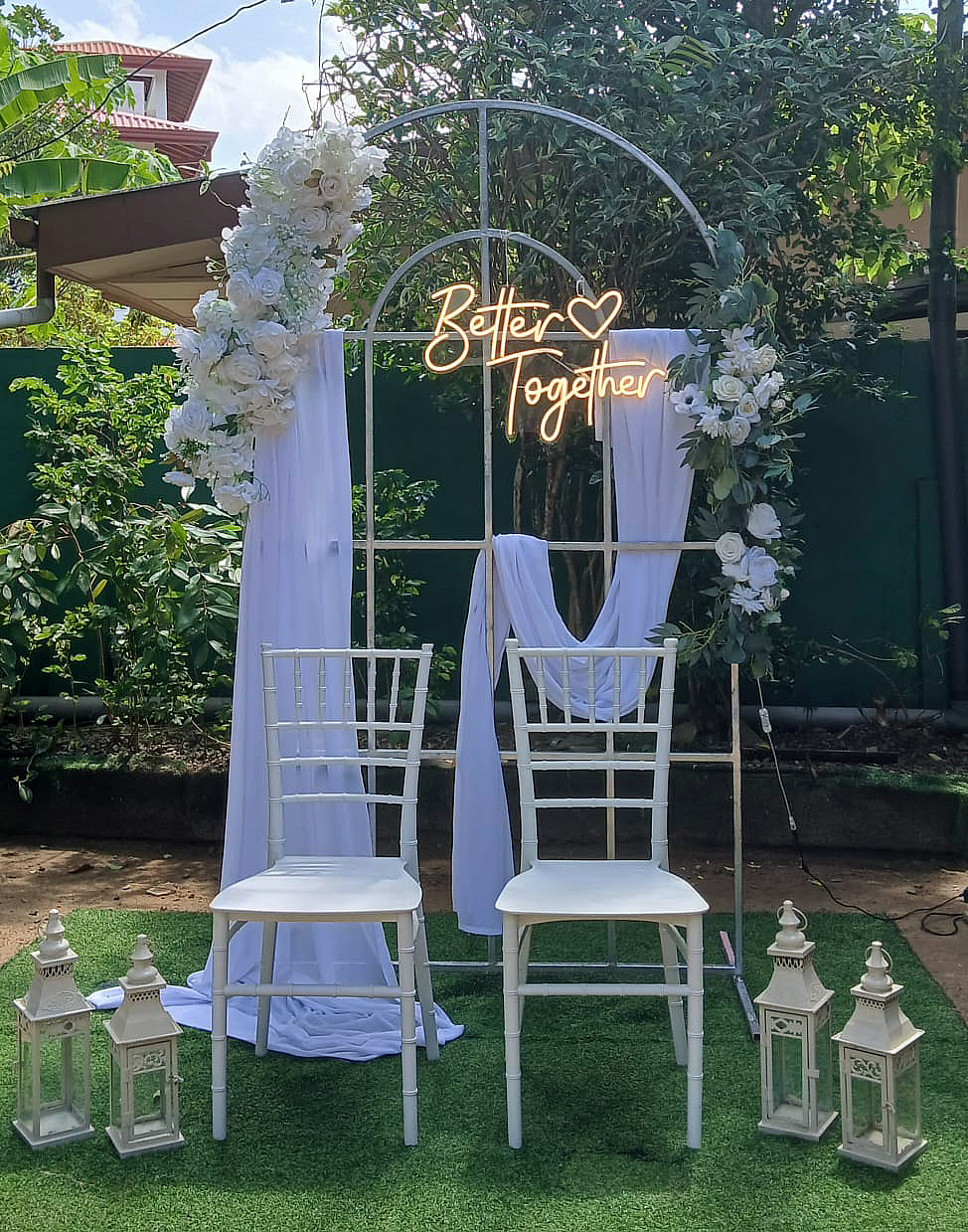 Engagement Theme SetUp / White / Silver / Flower