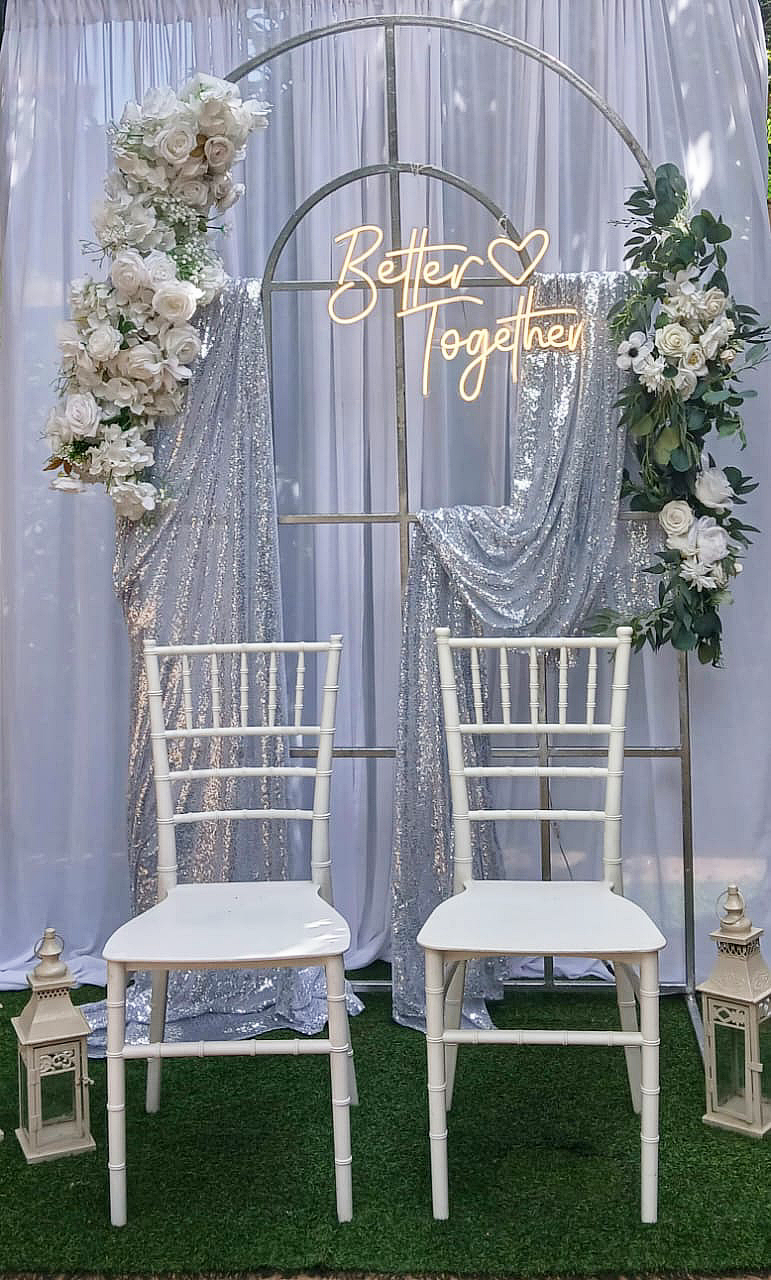 Engagement Theme SetUp / White / Silver / White Flower