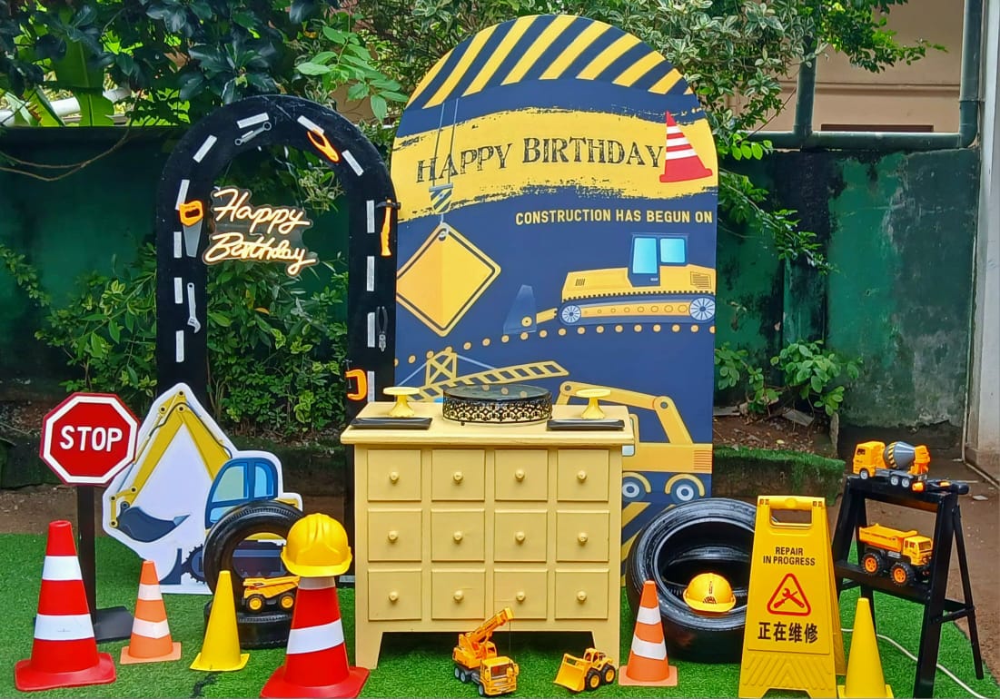 Construction Theme SetUp 02 / Yellow / Black / Vehicle