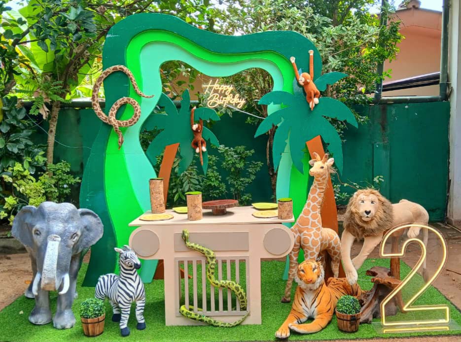 Animal Theme SetUp / Jungle / Safari / Green / Wooden / Brown