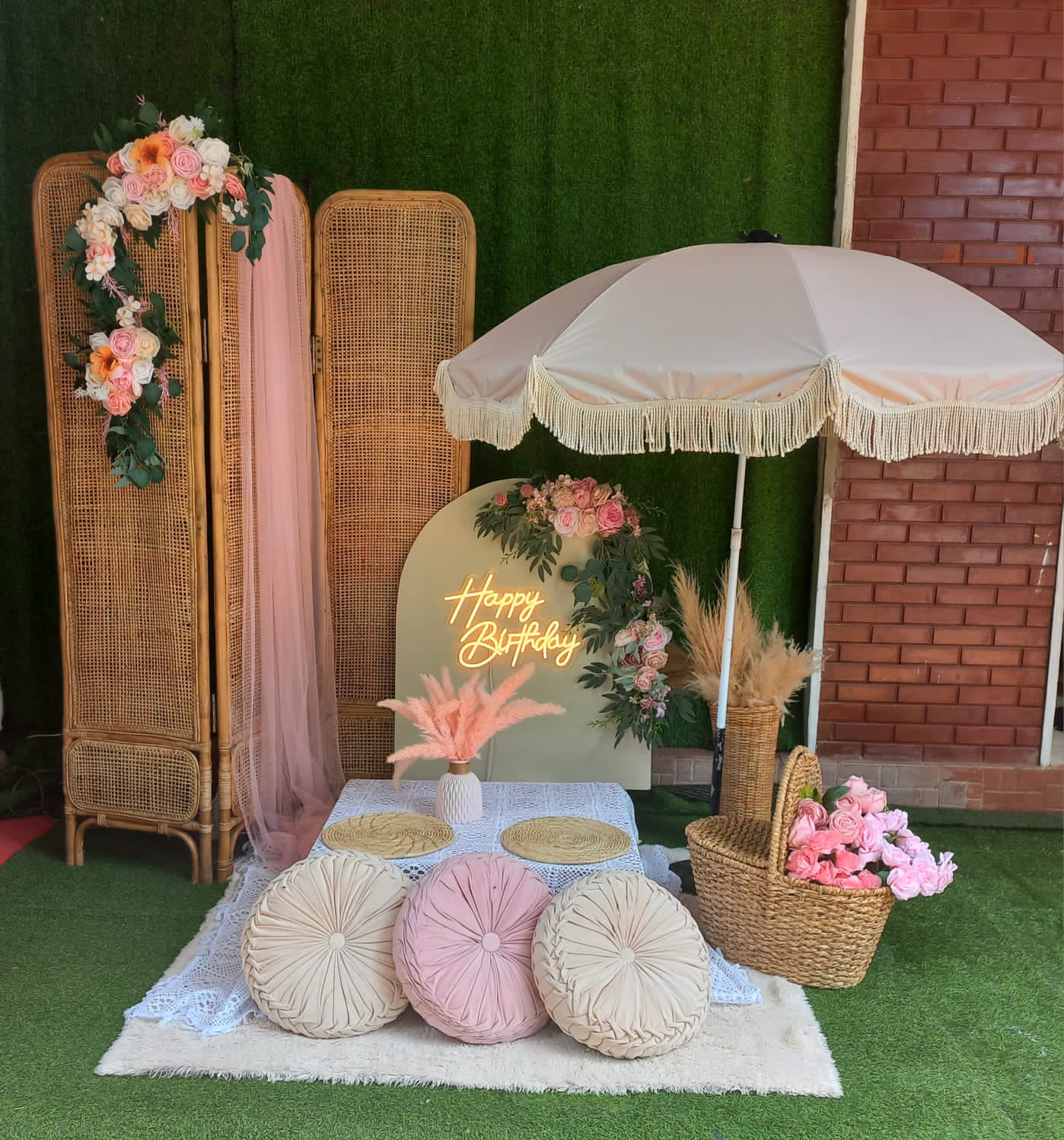 Picnic Theme SetUp / Pink / Off White / White