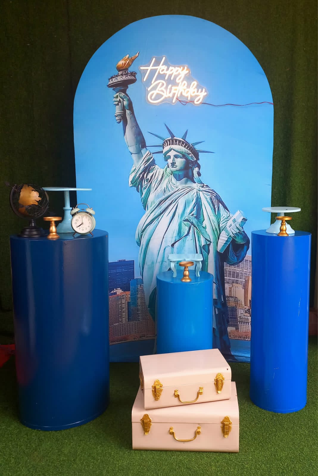 Travel Theme SetUp / Statue Of Liberty / Blue / Nude