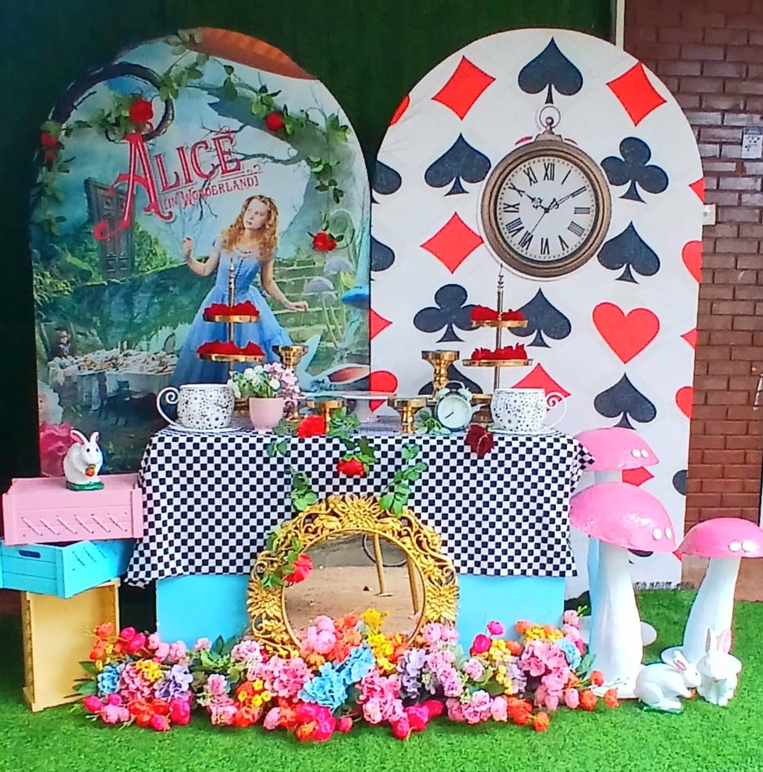 Alice In The WonderLand Theme SetUp / Pink / Red / Gold