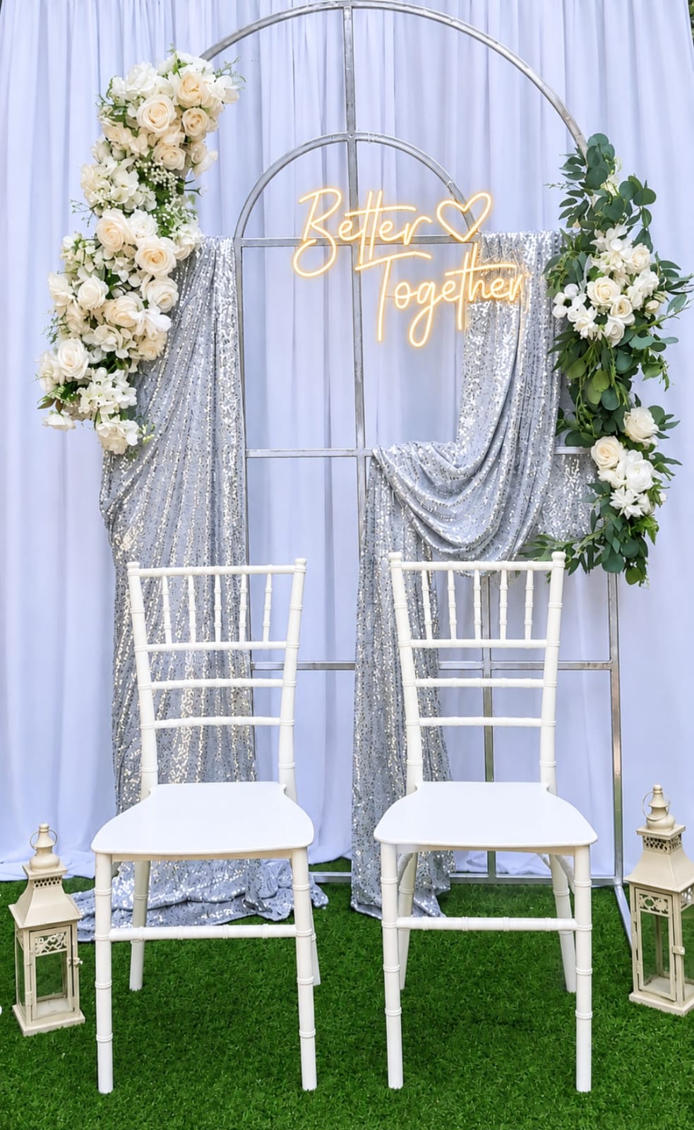 Engagement Theme SetUp / White / Silver / White Flower