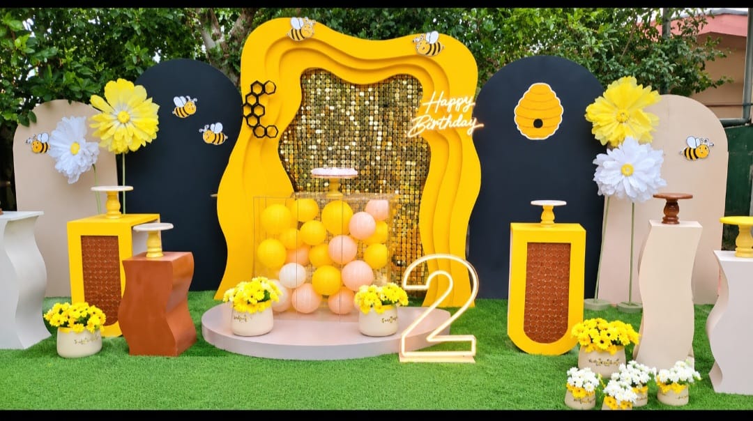 Bee Theme SetUp / Yellow / Black / Grey / Brown / Flowers