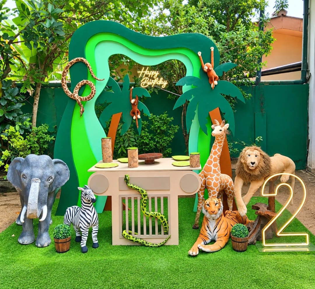 Animal Theme SetUp / Jungle / Safari / Green / Wooden / Brown