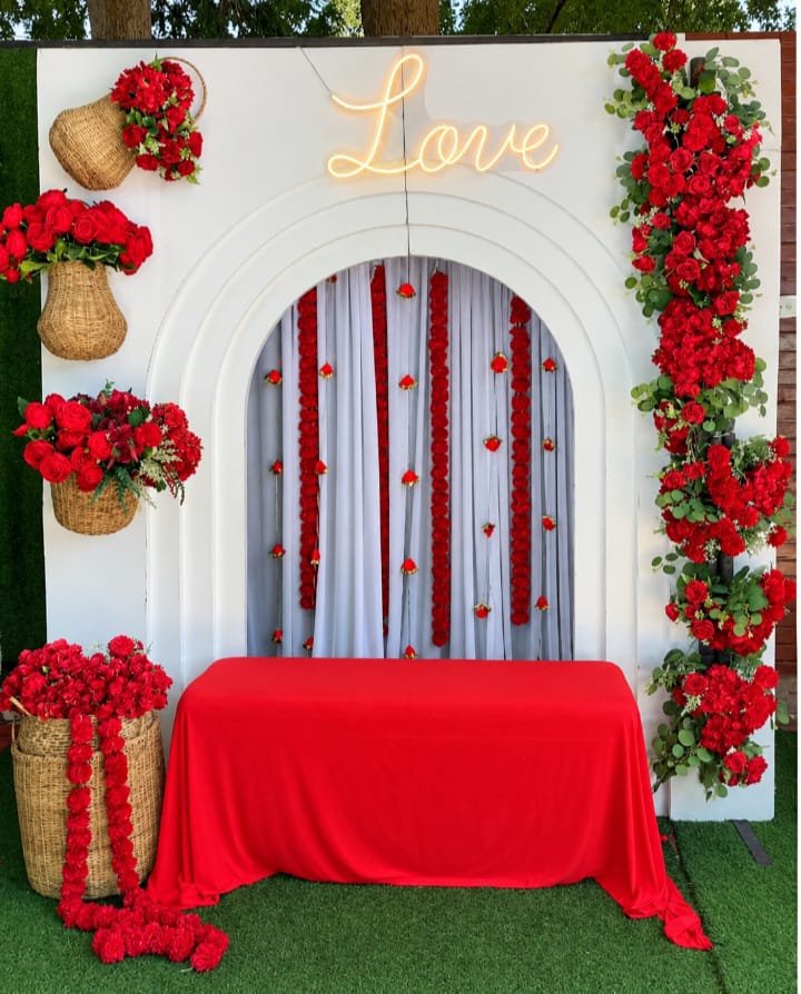 Love SetUp / Red / Green / White / Engagement / Wedding