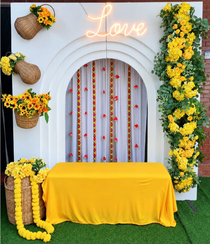 Love SetUp / Yellow / Green / White / Engagement / Wedding