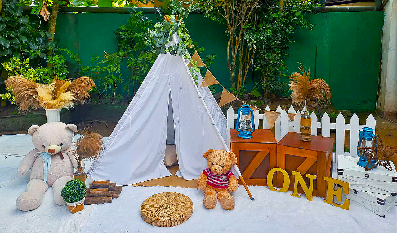 Photo Shoot Theme SetUp / Brown / White / Rustic