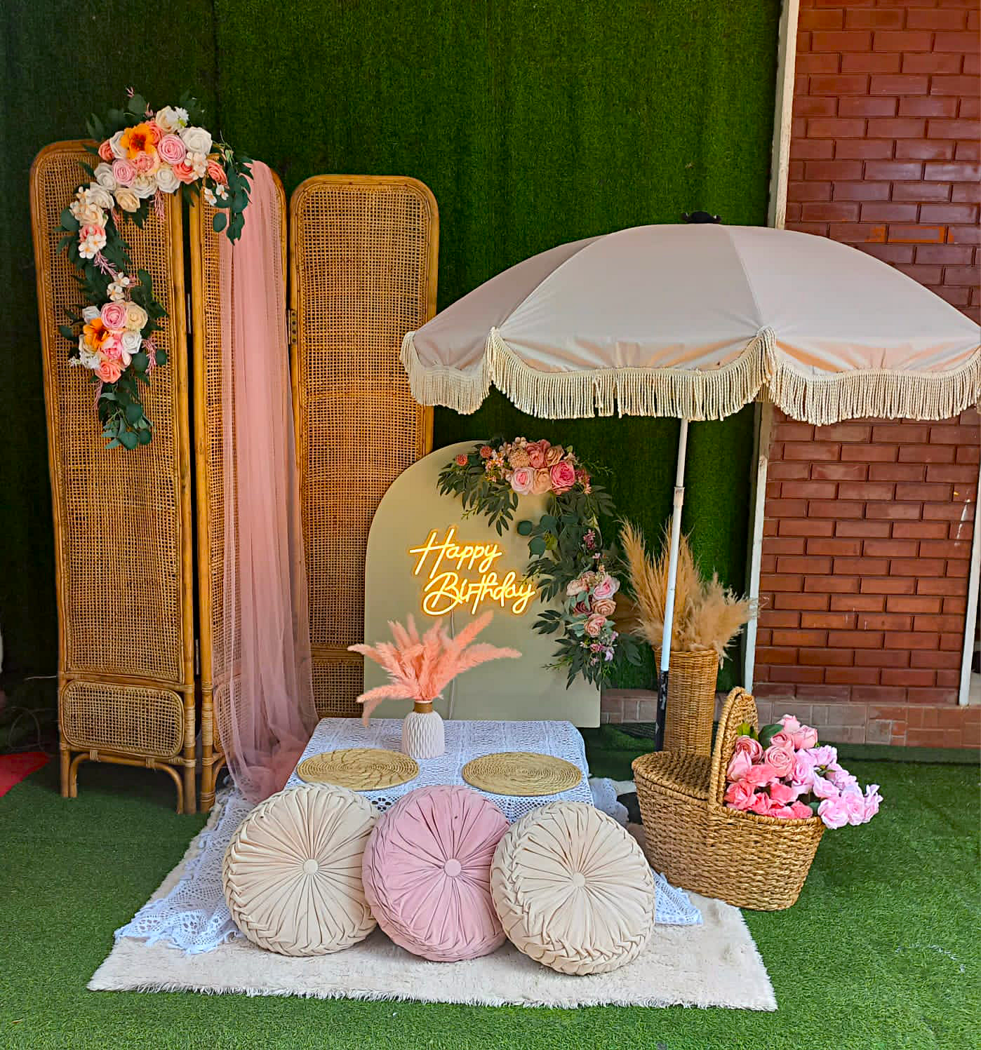 Picnic Theme SetUp / Pink / Off White / White