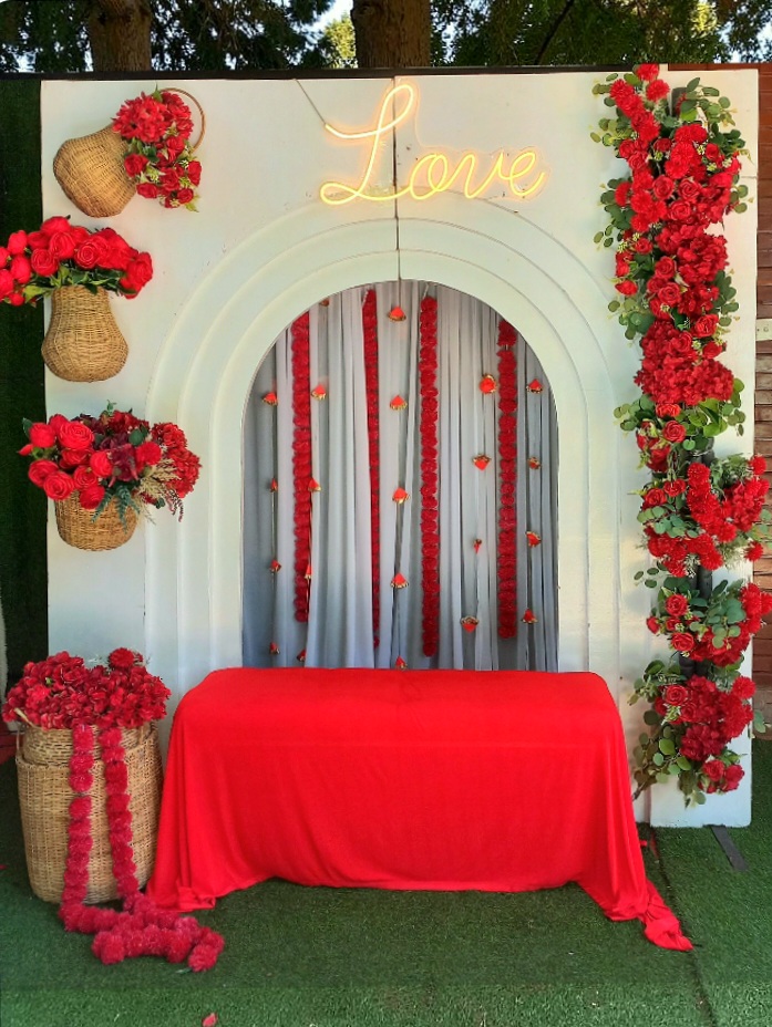 Love SetUp / Red / Green / White / Engagement / Wedding