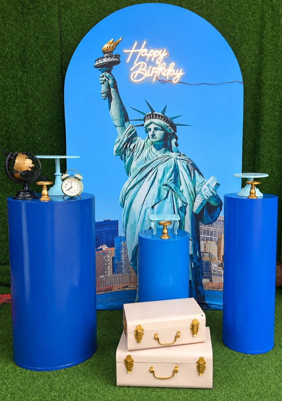 Travel Theme SetUp / Statue Of Liberty / Blue / Nude