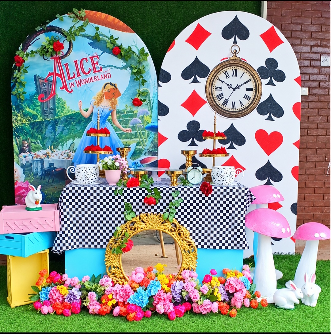 Alice In The WonderLand Theme SetUp / Pink / Red / Gold